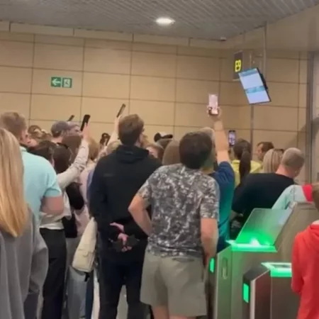 Рейс Тобольск — Москва отменен и перенаправлен: Пассажиры «ЮВТ Аэро» без уведомления