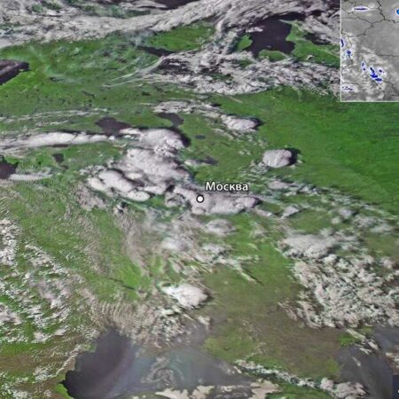 Роскосмос опубликовал спутниковые снимки мощного циклона над Москвой