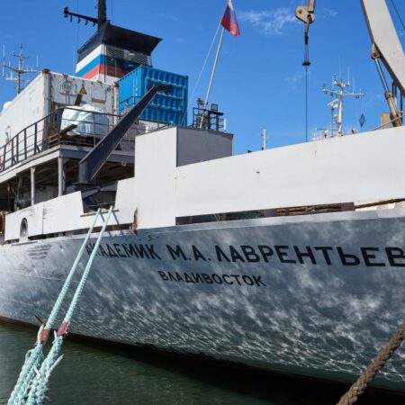 Международная климатическая экспедиция в Беринговом море: старт из Владивостока