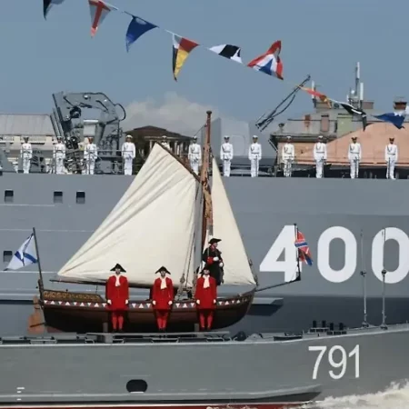 День ВМФ в Санкт-Петербурге: Отмененный парад и хаос в небе над городом