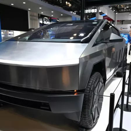 Tesla задумала выпустить компактную версию провального пикапа Cybertruck