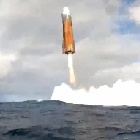 Тяжелая ракета Starship компании SpaceX стартовала в десятый тестовый полет