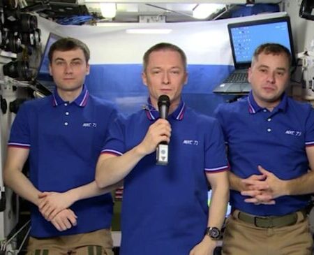 Космонавты МКС поздравили российских чемпионов по ИИ в Китае