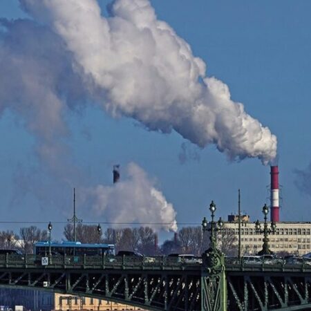 Петербуржцы обеспокоены странным химическим запахом в городе