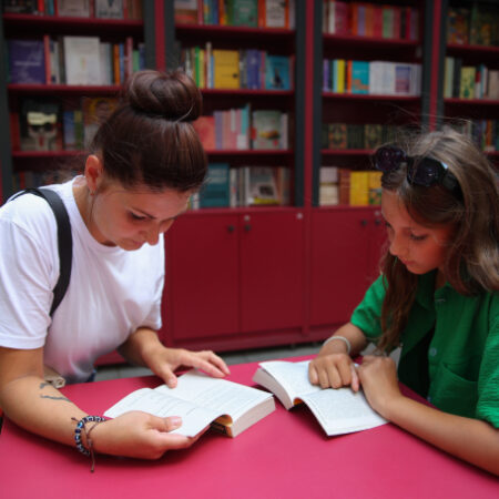 В Госдуме предложили ежегодно выдавать подросткам 10 тысяч на книги