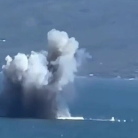 Украинские беспилотники атаковали Новороссийск с воздуха и с моря