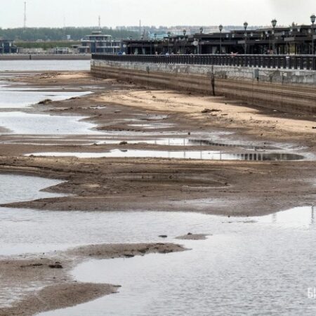 Опасное обмеление рек грозит нескольким регионам России