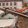 Ураганный ветер сорвал крышу дома в Хабаровском крае, обесточив часть поселка