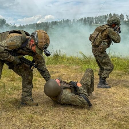 Старший сержант Павел Метельский спас более ста раненых бойцов