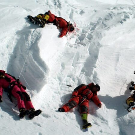 Опасная ловушка Эвереста: эксперт о бедствии альпинистов