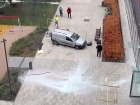 В Москве с 50-го этажа рухнуло окно, едва не став причиной трагедии