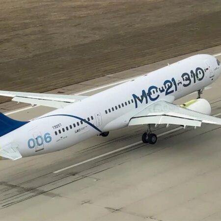 Взлет импортозамещенного лайнера МС-21 сняли на видео