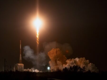 Успешный старт ракеты «Союз-2.1б» с 52 космическими аппаратами