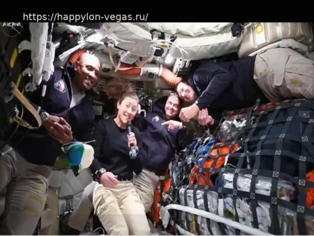 Космический корабль Orion приближается к Луне, совершая рекордный по дальности полет