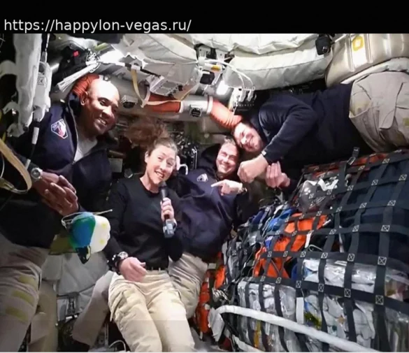 Космический корабль Orion приближается к Луне, совершая рекордный по дальности полет